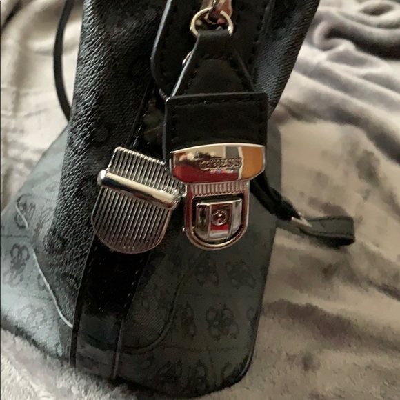 Guess purse (1) - Picture 5 of 5